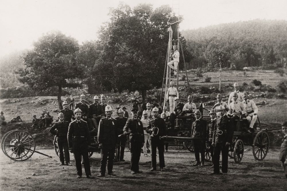 Gasilska vaja z lestvijo in ročno brizgalno, 1924