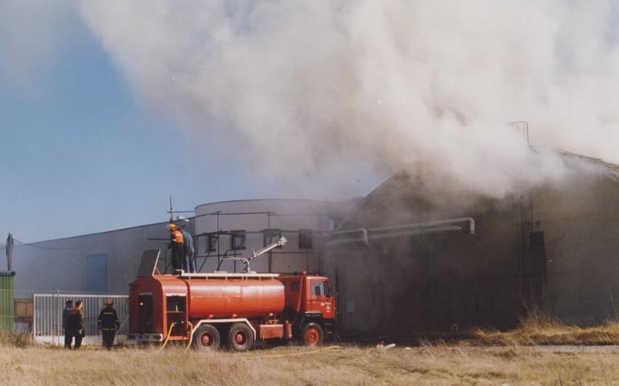 Gasilska intervencija pri požaru industrijskega objekta